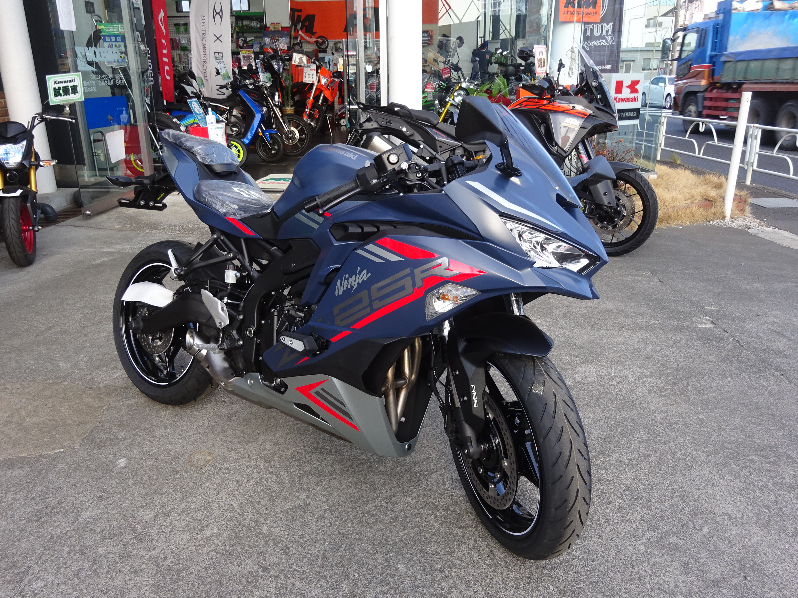 NinjaZX-25R SE NEWカラー入荷です。 | カワサキ KTM バイク 逆輸入 